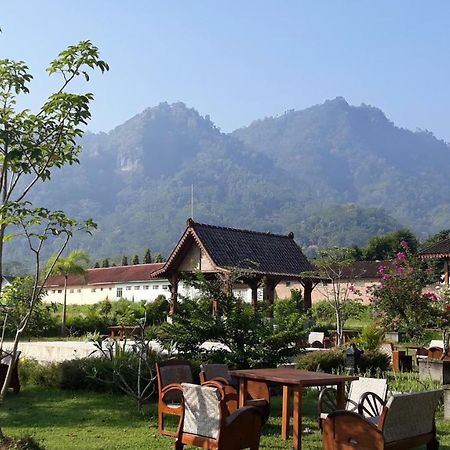 Апартаменты Balkondes Majaksingi Borobudur Магеланг Экстерьер фото