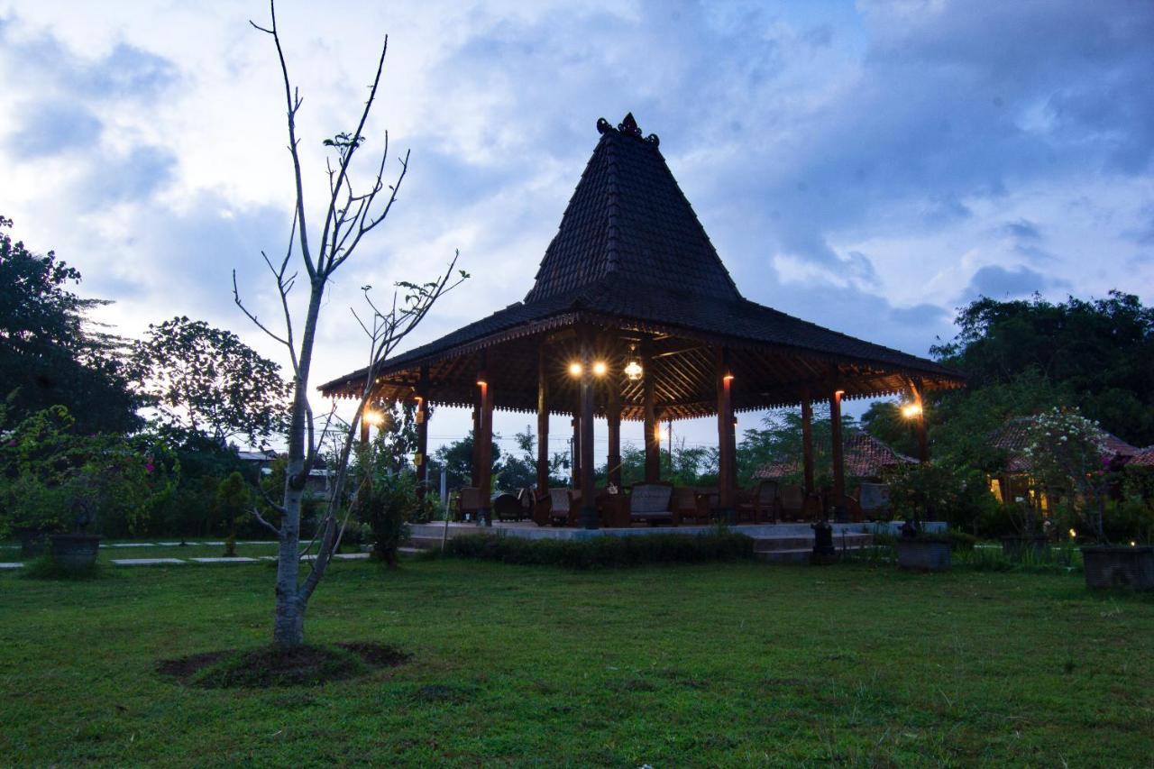 Апартаменты Balkondes Majaksingi Borobudur Магеланг Экстерьер фото